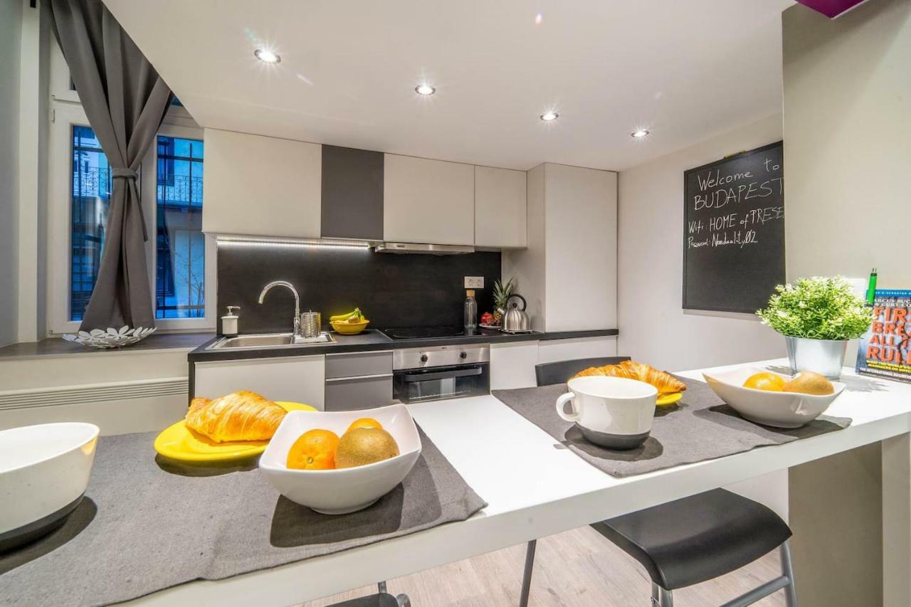 Cozy Downtown Studio Apartment บูดาเปสต์ ภายนอก รูปภาพ